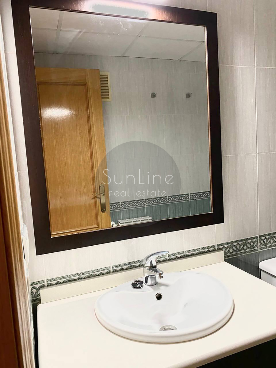 Apartment for rent 124 m² with pool, large terrace and garage in Trinitat
