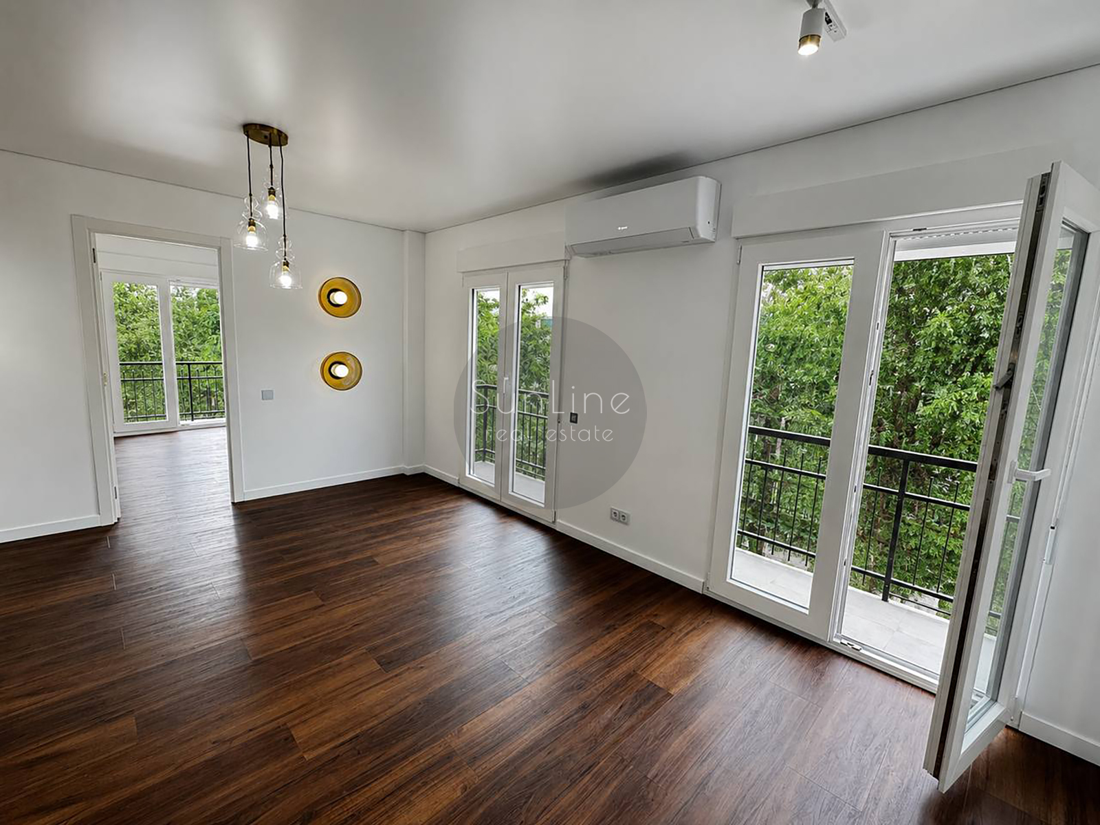 Apartment for sale near the sea with excellent repair and two balconies 350 meters from the subway