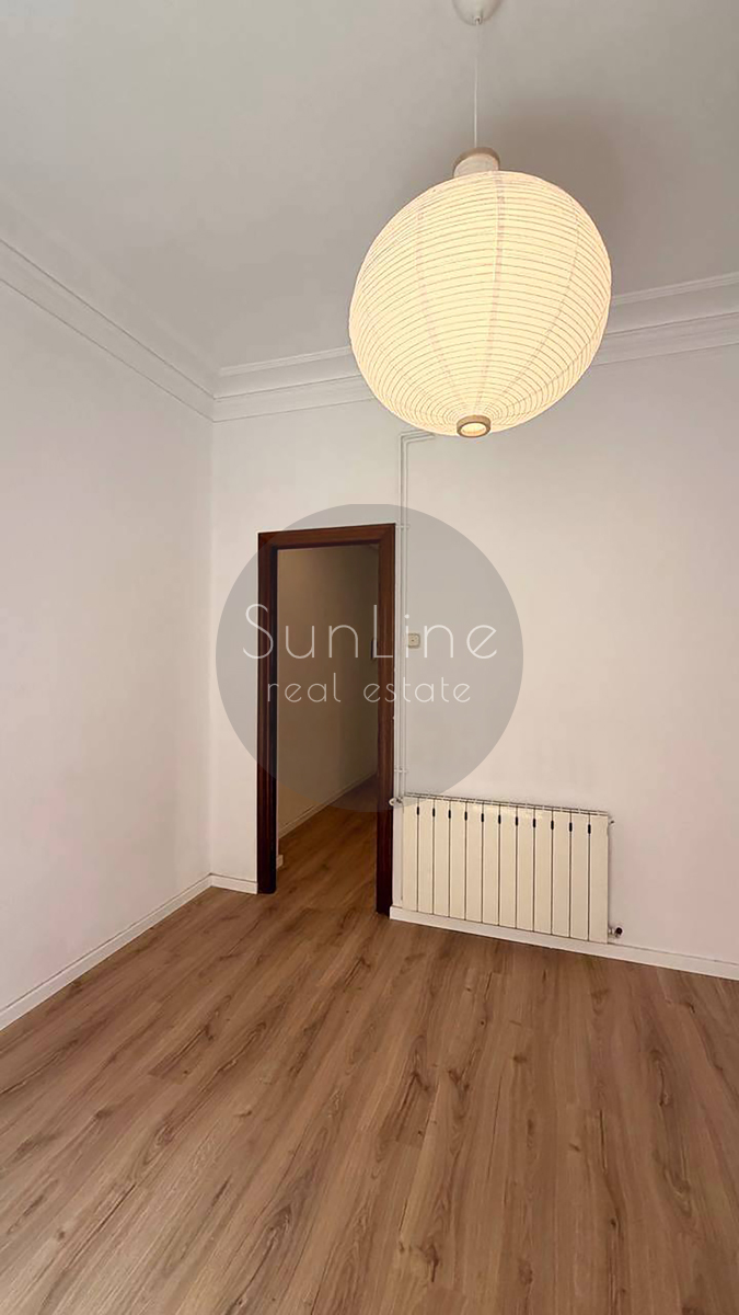 Rent of a spacious apartment 135 m² with 4 bedrooms after renovation in the center of Valencia