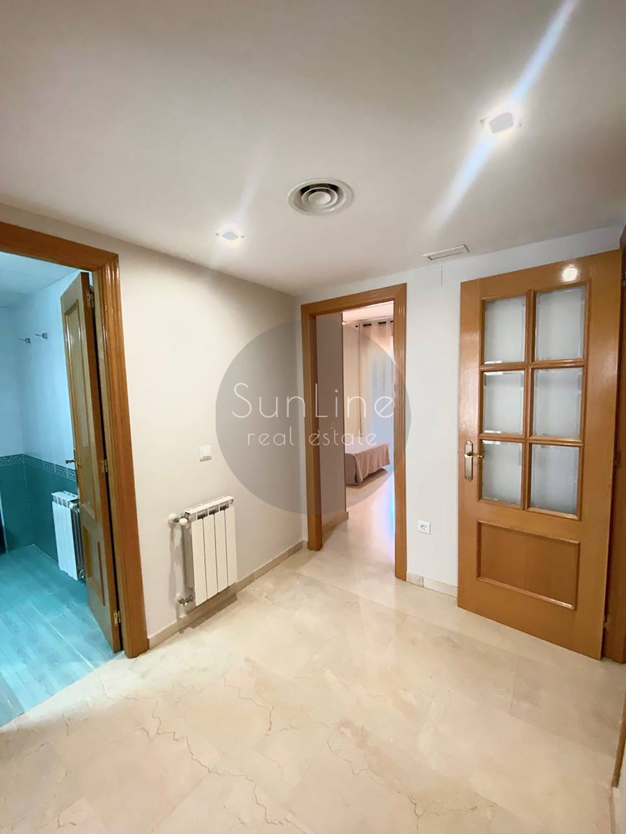 Apartment for rent 124 m² with pool, large terrace and garage in Trinitat