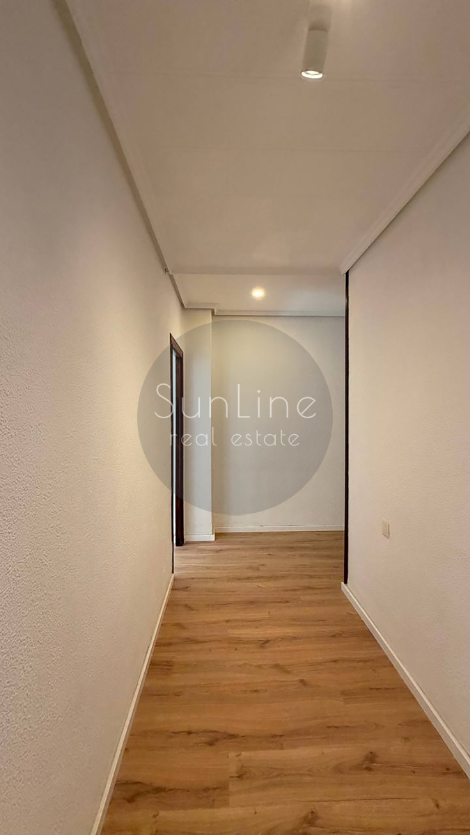 Rent of a spacious apartment 135 m² with 4 bedrooms after renovation in the center of Valencia