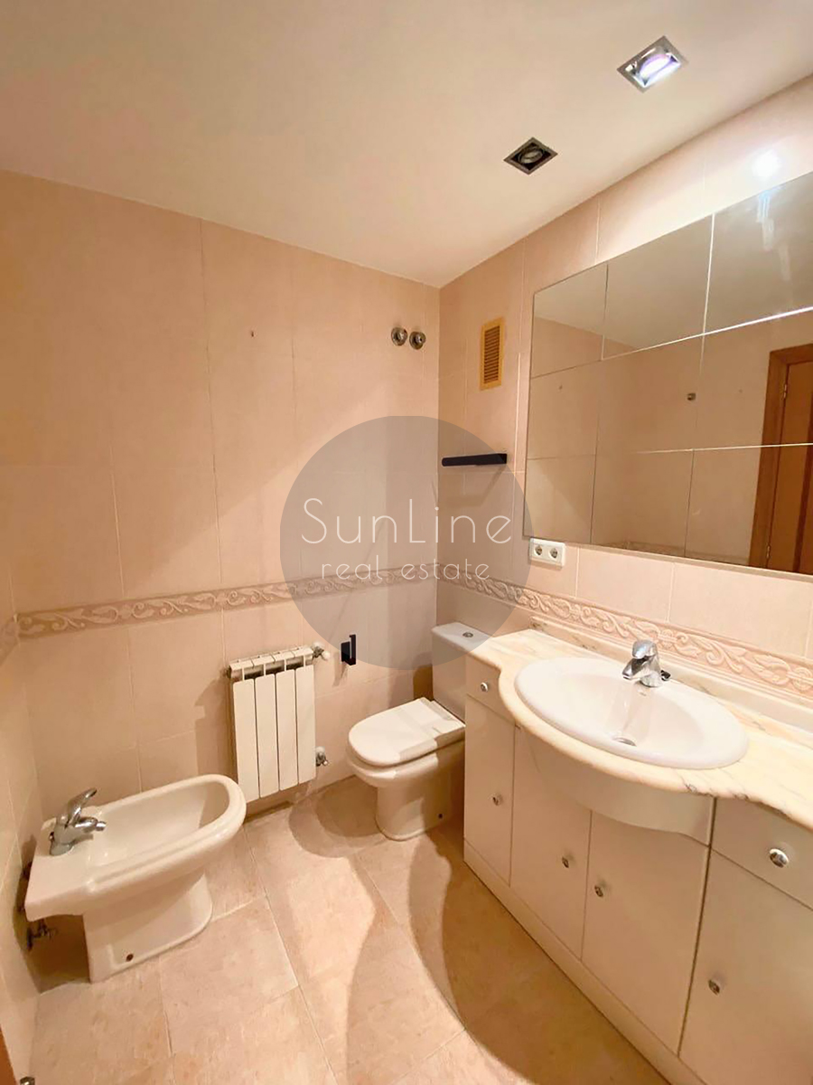 Apartment for rent 124 m² with pool, large terrace and garage in Trinitat