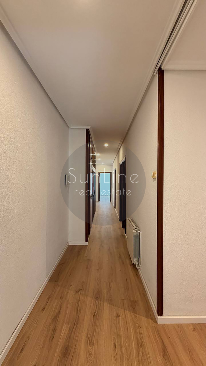 Rent of a spacious apartment 135 m² with 4 bedrooms after renovation in the center of Valencia