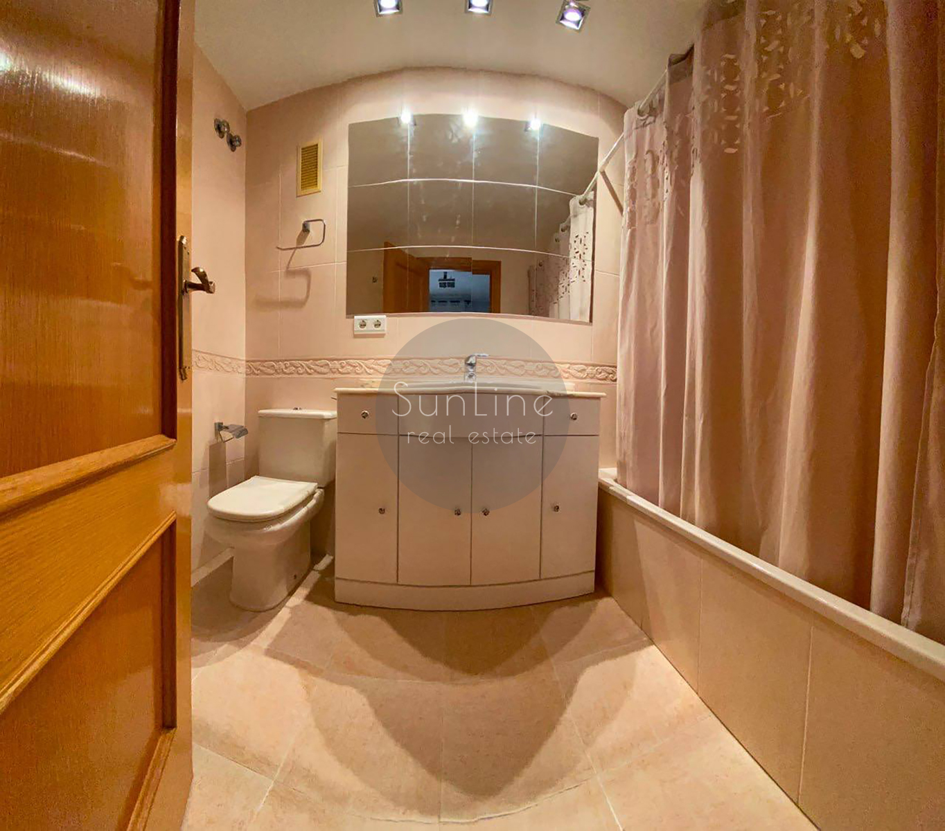 Apartment for rent 124 m² with pool, large terrace and garage in Trinitat