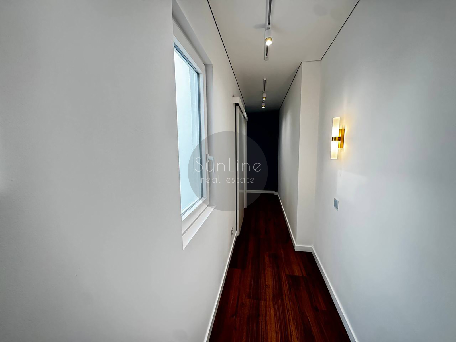 Apartment for sale near the sea with excellent repair and two balconies 350 meters from the subway