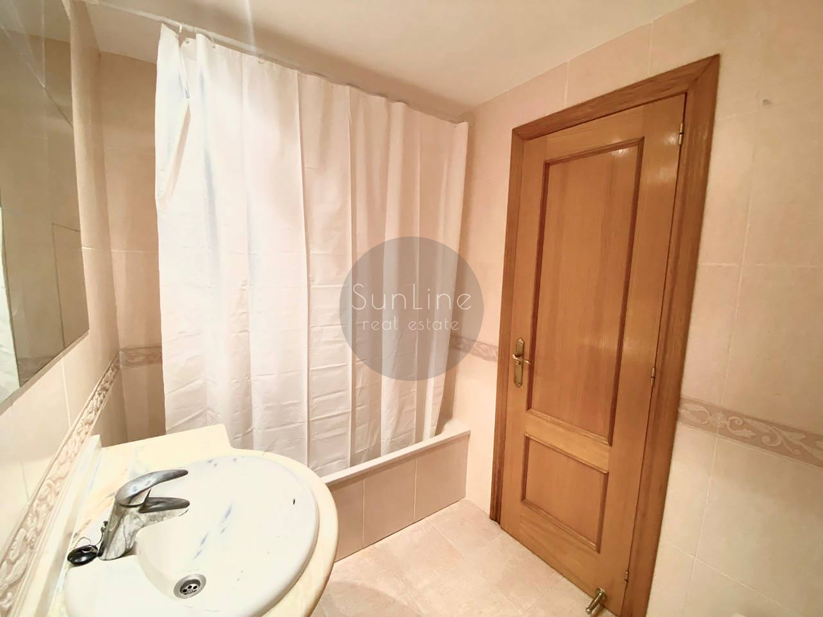 Apartment for rent 124 m² with pool, large terrace and garage in Trinitat