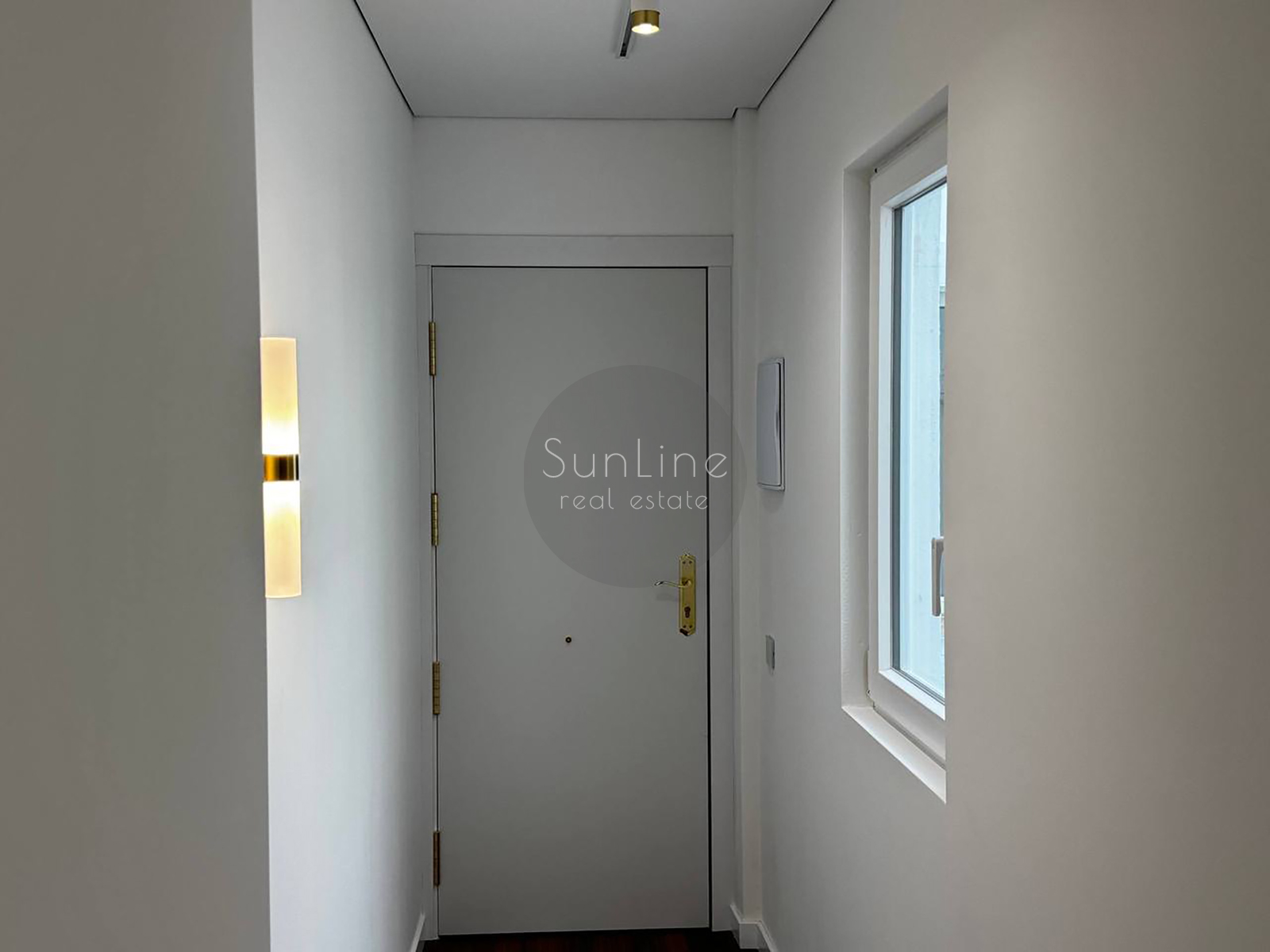 Apartment for sale near the sea with excellent repair and two balconies 350 meters from the subway