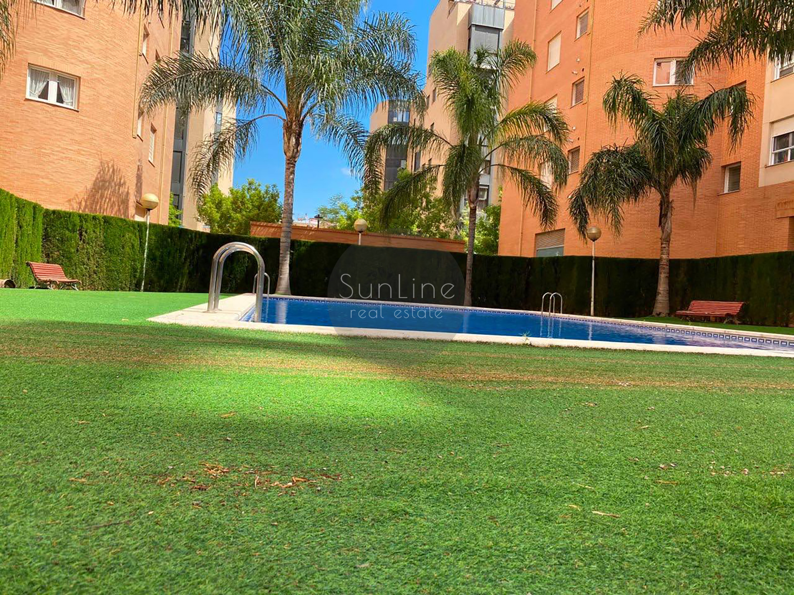 Apartment for rent 124 m² with pool, large terrace and garage in Trinitat