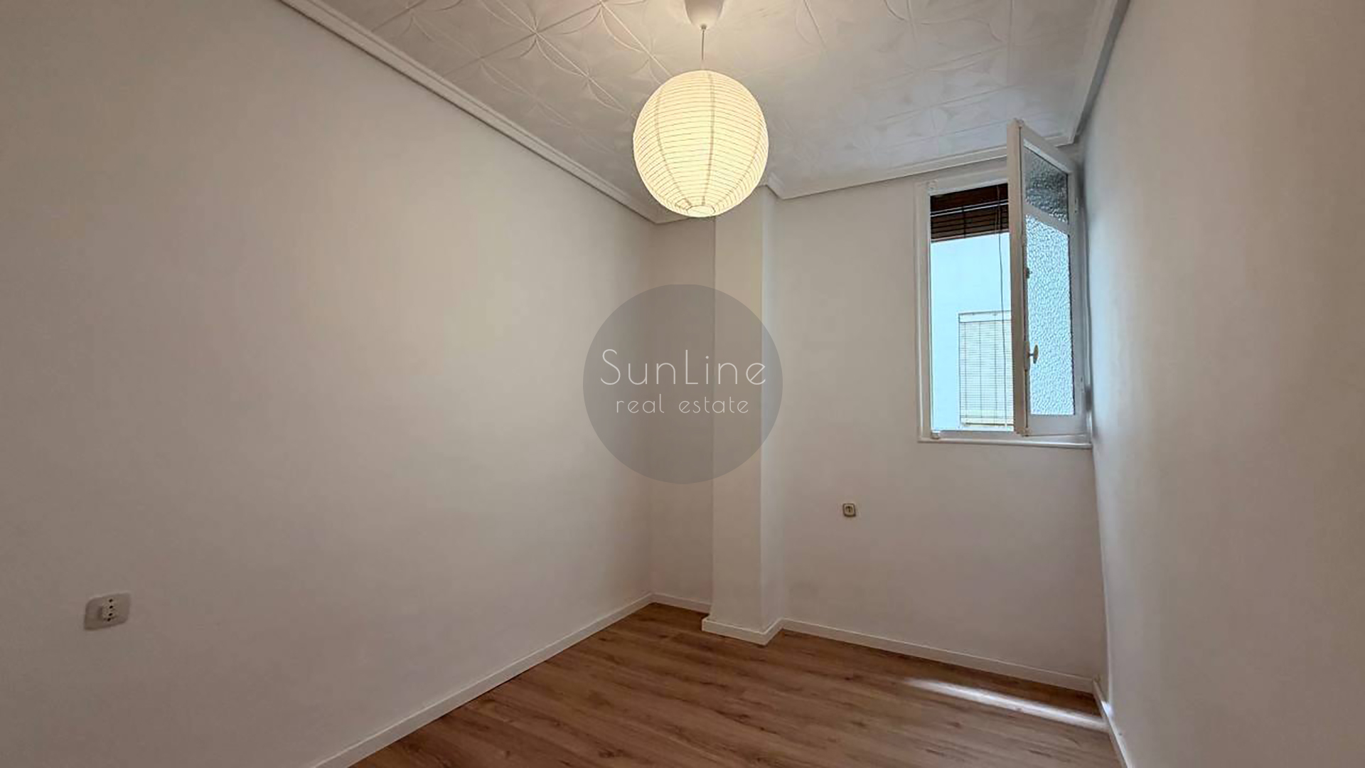 Rent of a spacious apartment 135 m² with 4 bedrooms after renovation in the center of Valencia