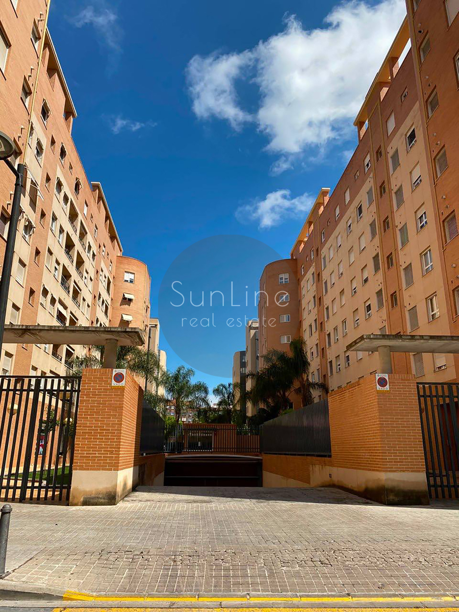 Apartment for rent 124 m² with pool, large terrace and garage in Trinitat