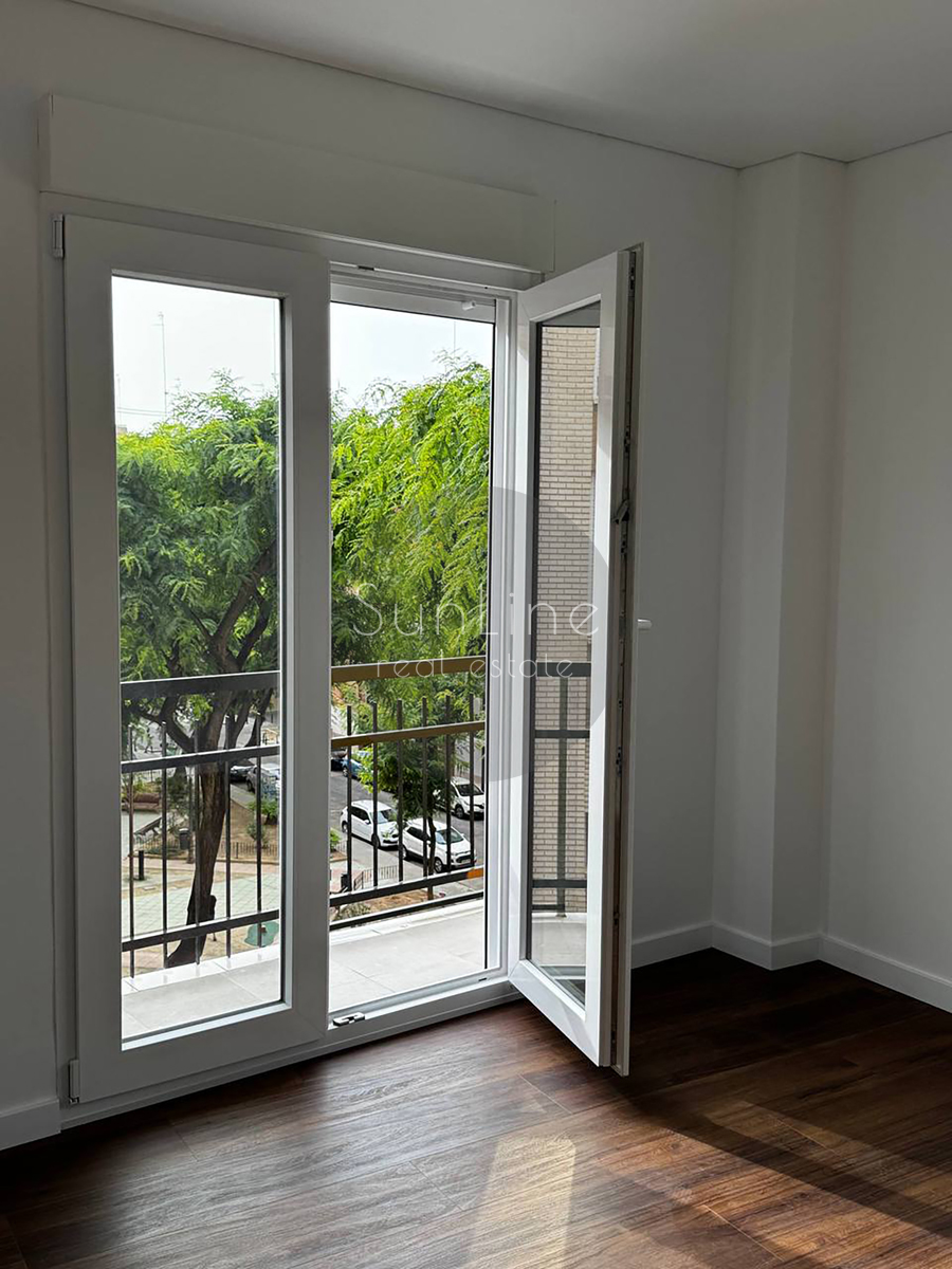 Apartment for sale near the sea with excellent repair and two balconies 350 meters from the subway