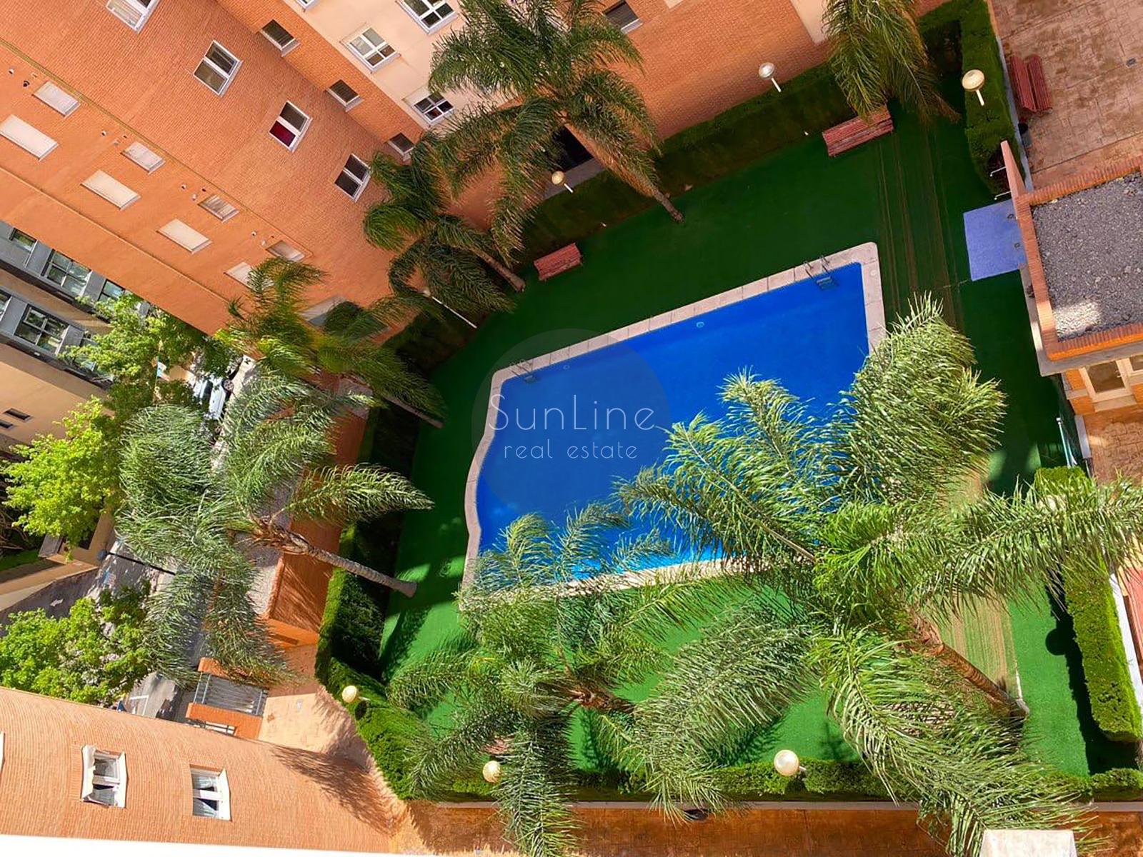 Apartment for rent 124 m² with pool, large terrace and garage in Trinitat
