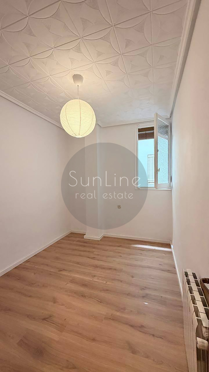 Rent of a spacious apartment 135 m² with 4 bedrooms after renovation in the center of Valencia