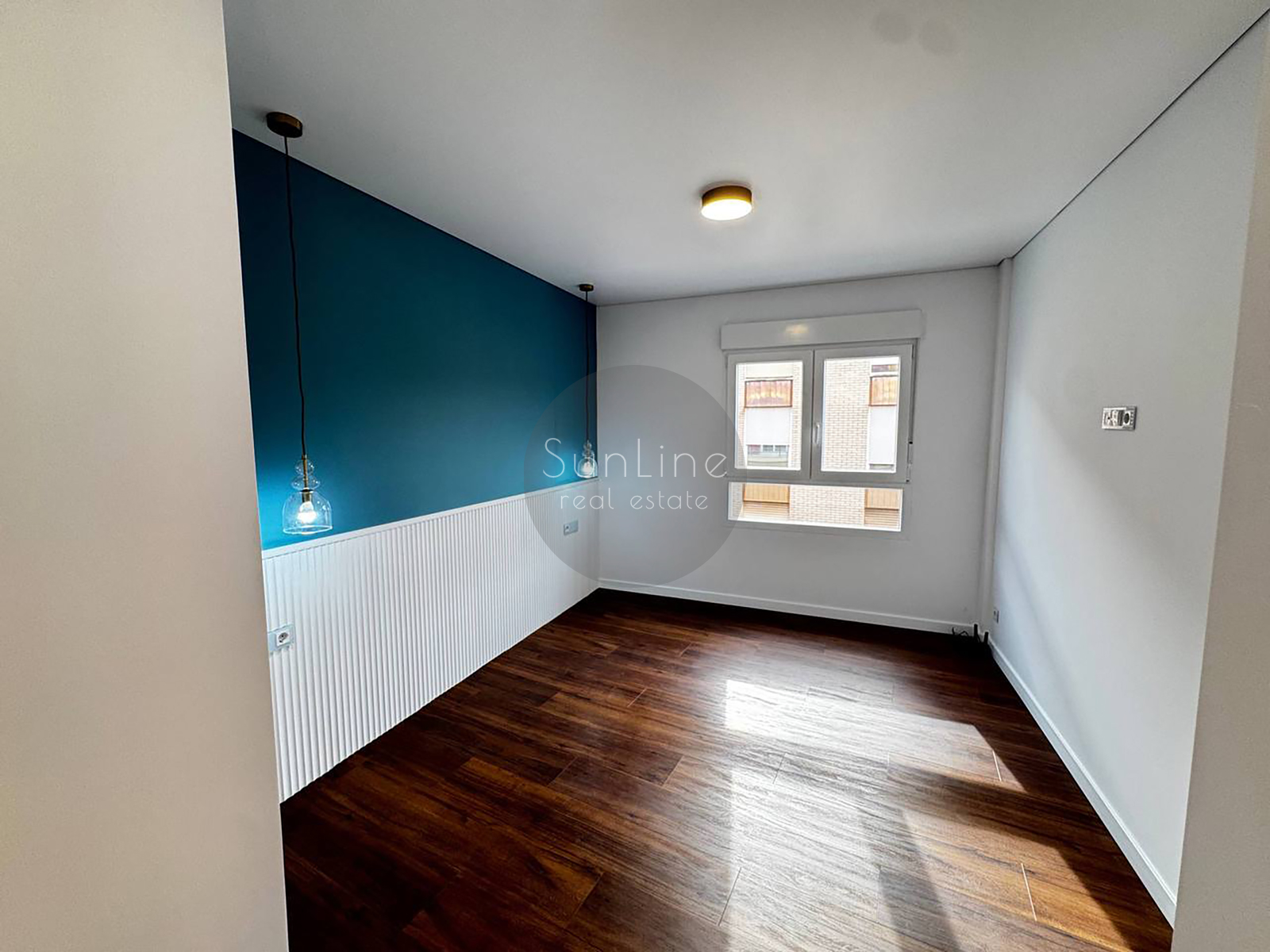 Apartment for sale near the sea with excellent repair and two balconies 350 meters from the subway