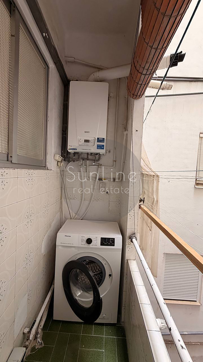 Rent of a spacious apartment 135 m² with 4 bedrooms after renovation in the center of Valencia