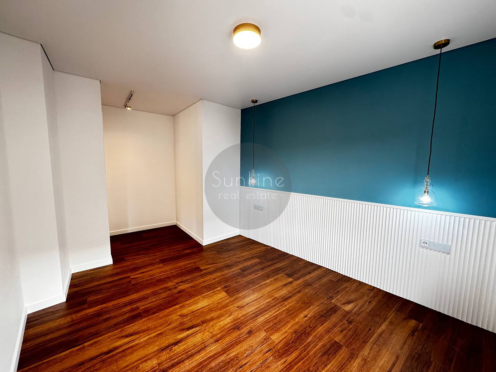 Apartment for sale near the sea with excellent repair and two balconies 350 meters from the subway