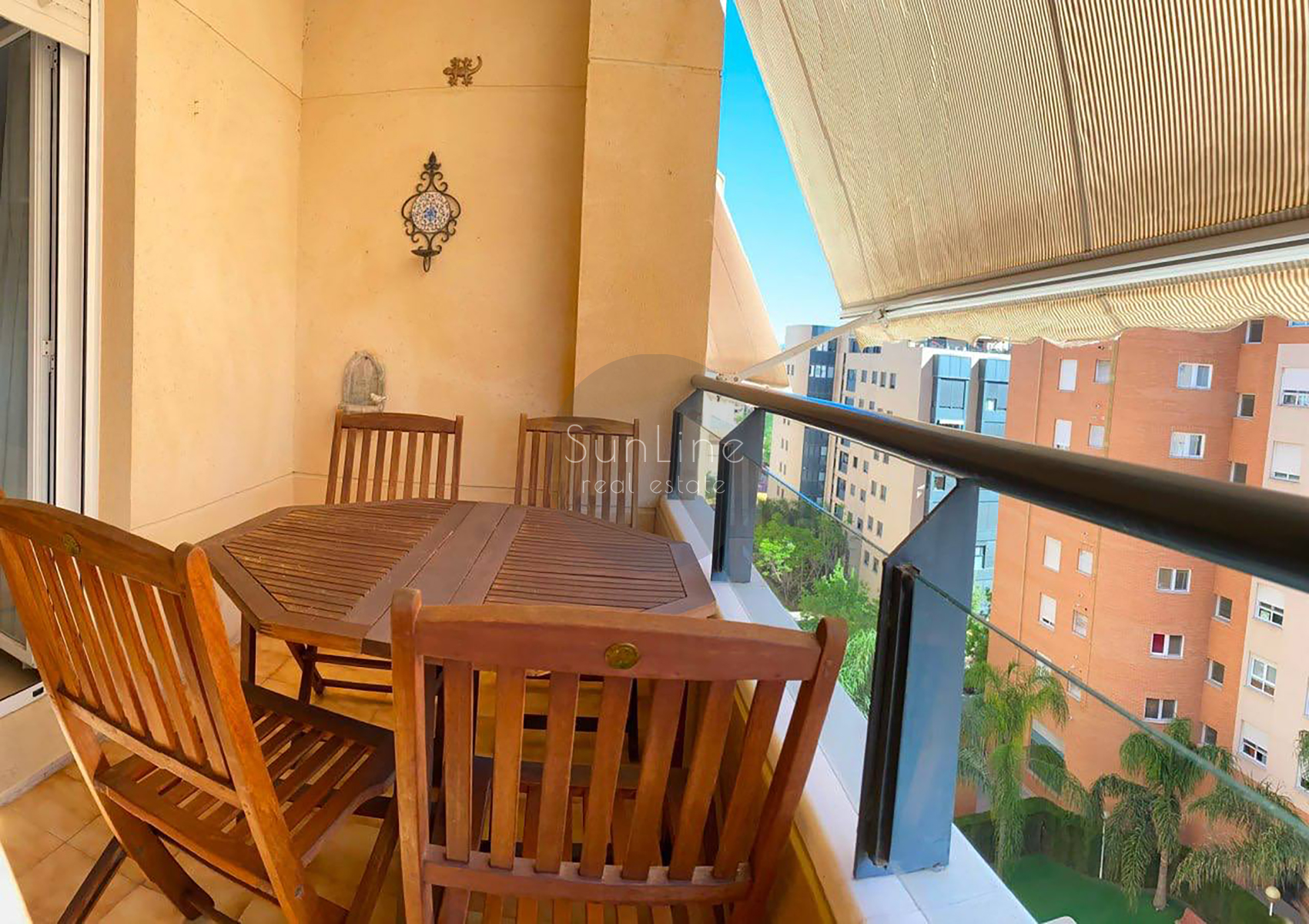 Apartment for rent 124 m² with pool, large terrace and garage in Trinitat