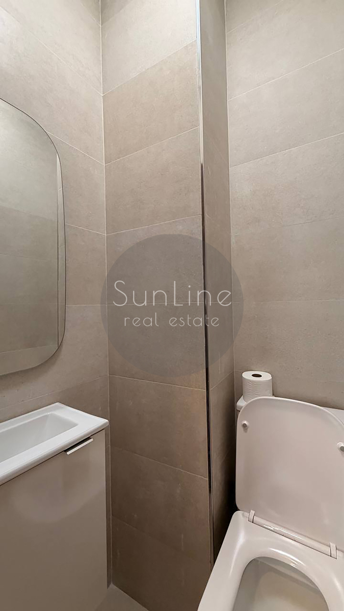 Rent of a spacious apartment 135 m² with 4 bedrooms after renovation in the center of Valencia