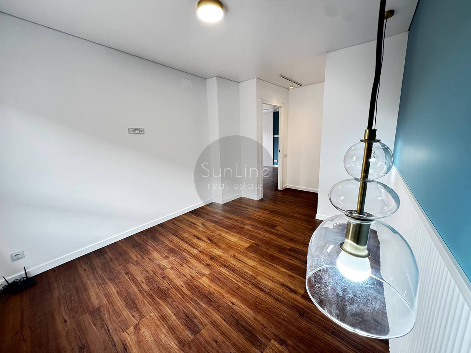Apartment for sale near the sea with excellent repair and two balconies 350 meters from the subway