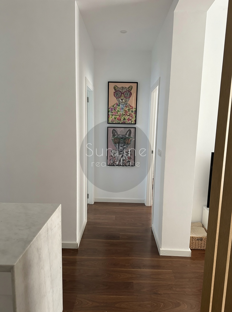 For rent: stylish apartment with aesthetic renovation and high ceilings in Russafa