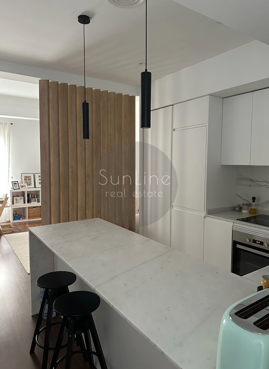 For rent: stylish apartment with aesthetic renovation and high ceilings in Russafa
