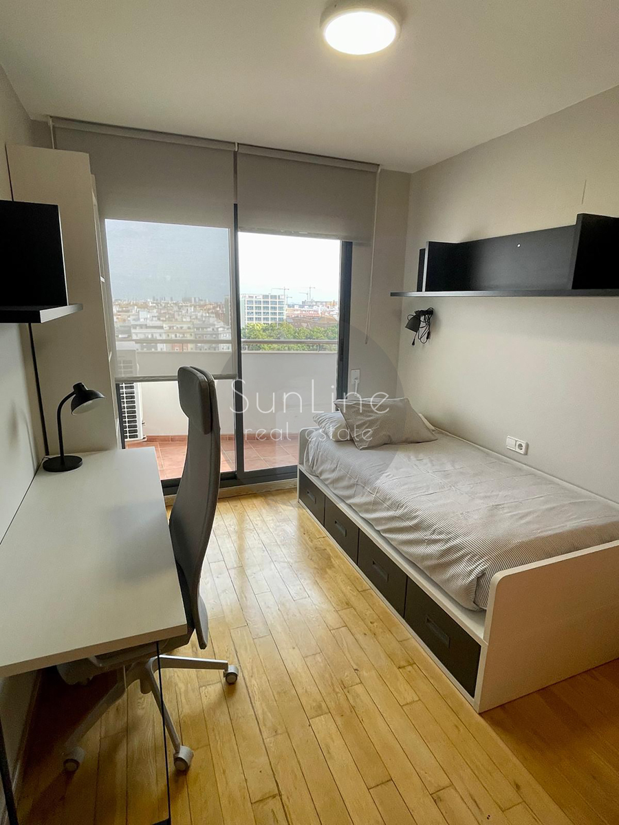 Apartment for rent with panoramic views of Turia Park and two terraces, parking included in the price