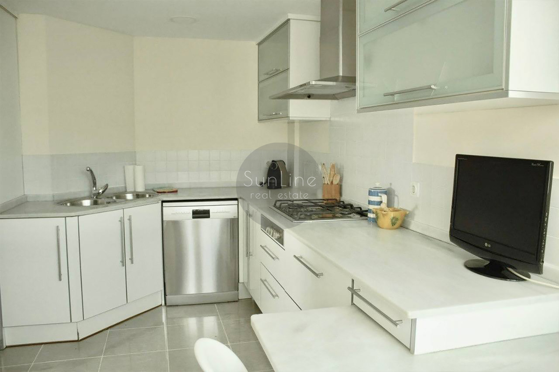 Apartment for rent on the 14th floor with a terrace and panoramic view of Valencia
