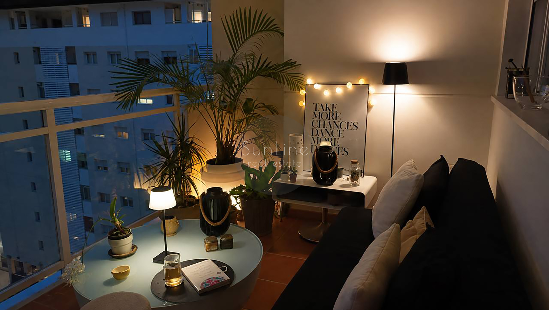 Apartment for sale with good renovation, three bedrooms and a terrace in a complex with a pool in Nou Campanar