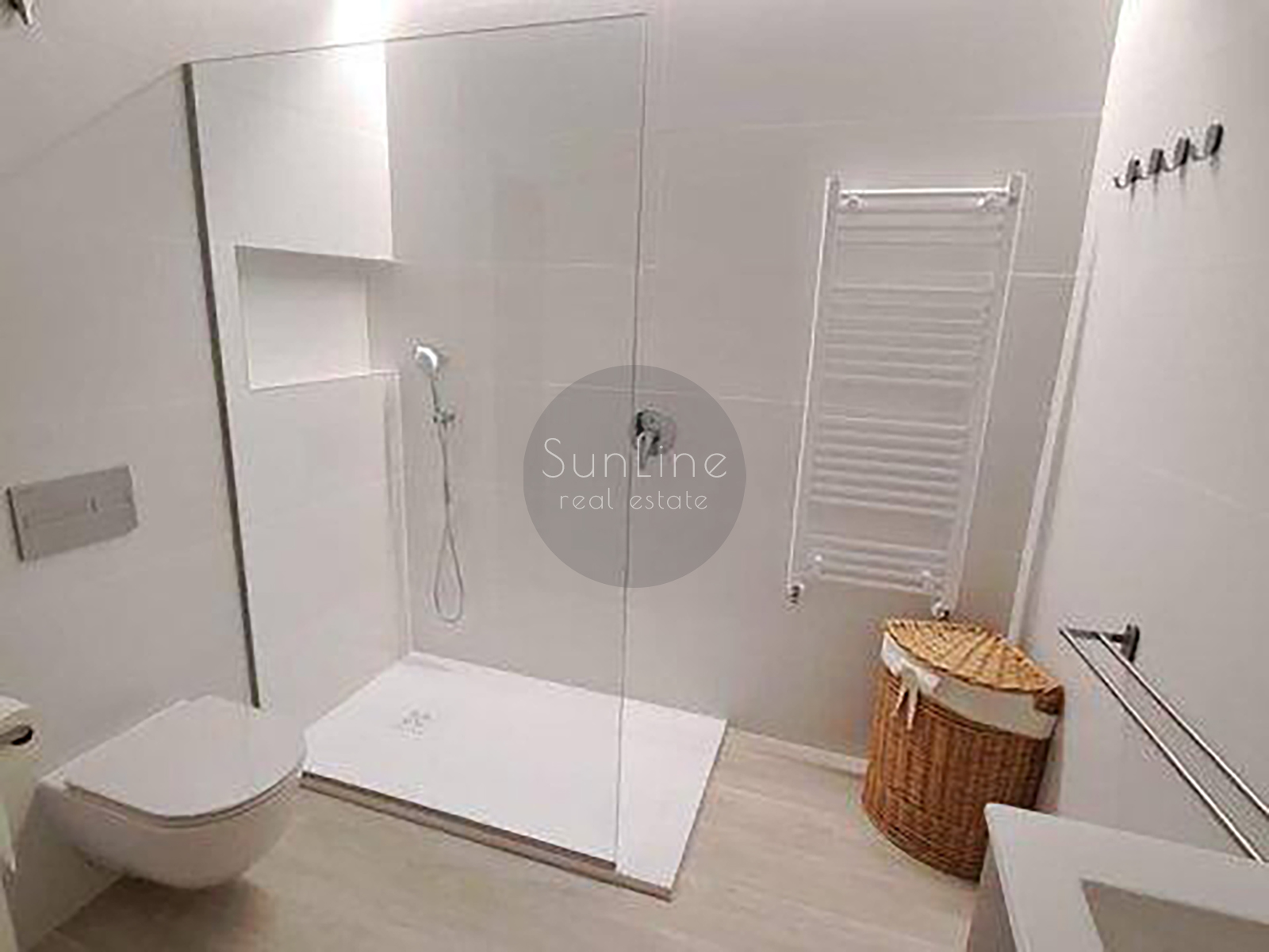 Apartment for rent with new renovation and modern furniture near Valencia's main attractions
