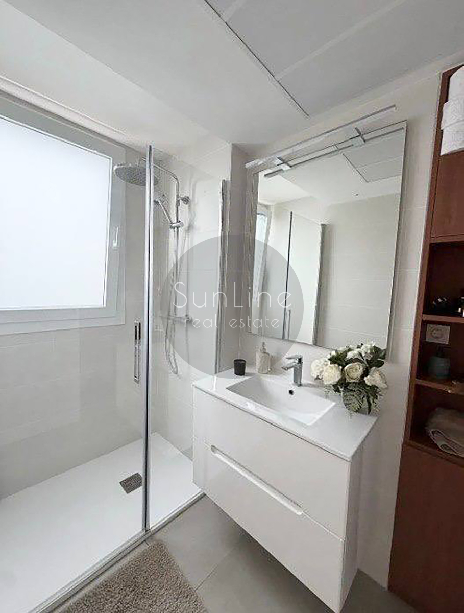 Renting a stylish apartment with a terrace, pool, and garage in Malilla