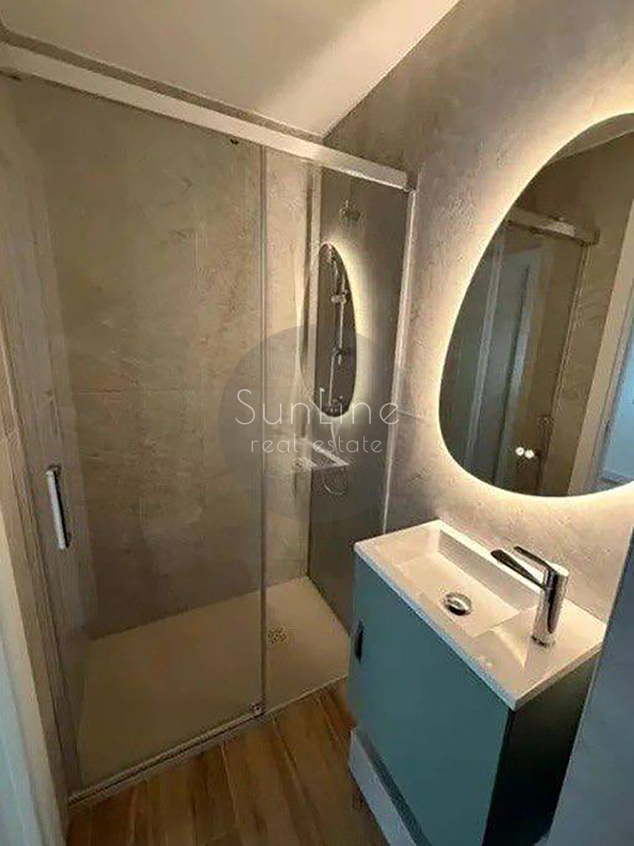 Rent of furnished housing with a terrace in a comfortable neighborhood of Valencia