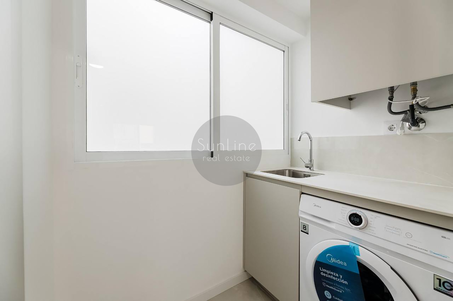 Sale of a 3-bedroom apartment with new renovation near Russafa