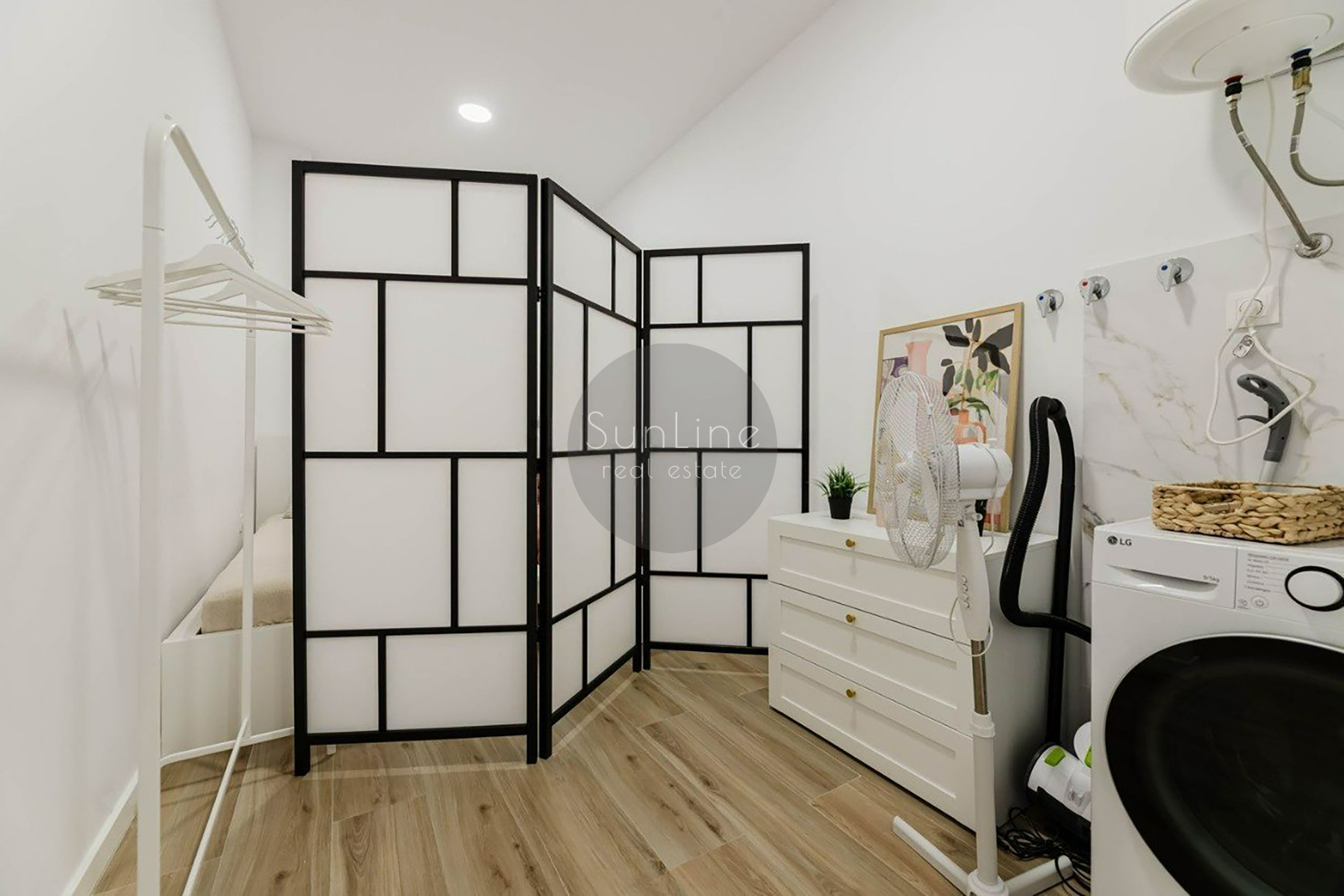 Rent of a bright furnished two-bedroom apartment after renovation