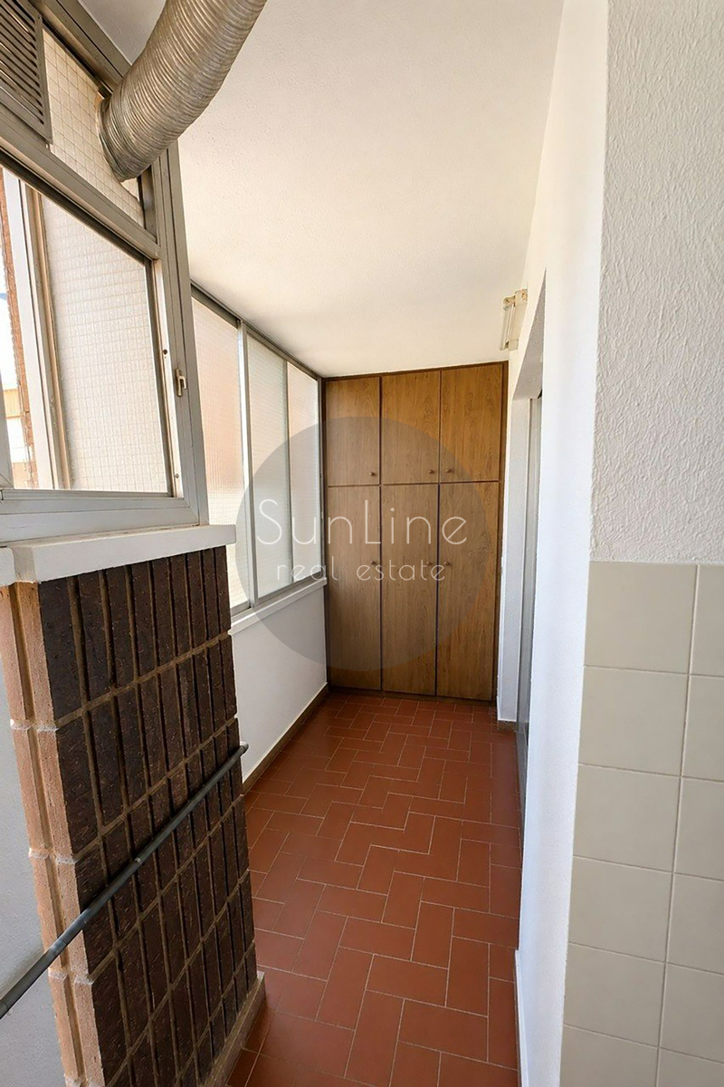 Rent of a bright apartment with four bedrooms, a garage, and a storage room