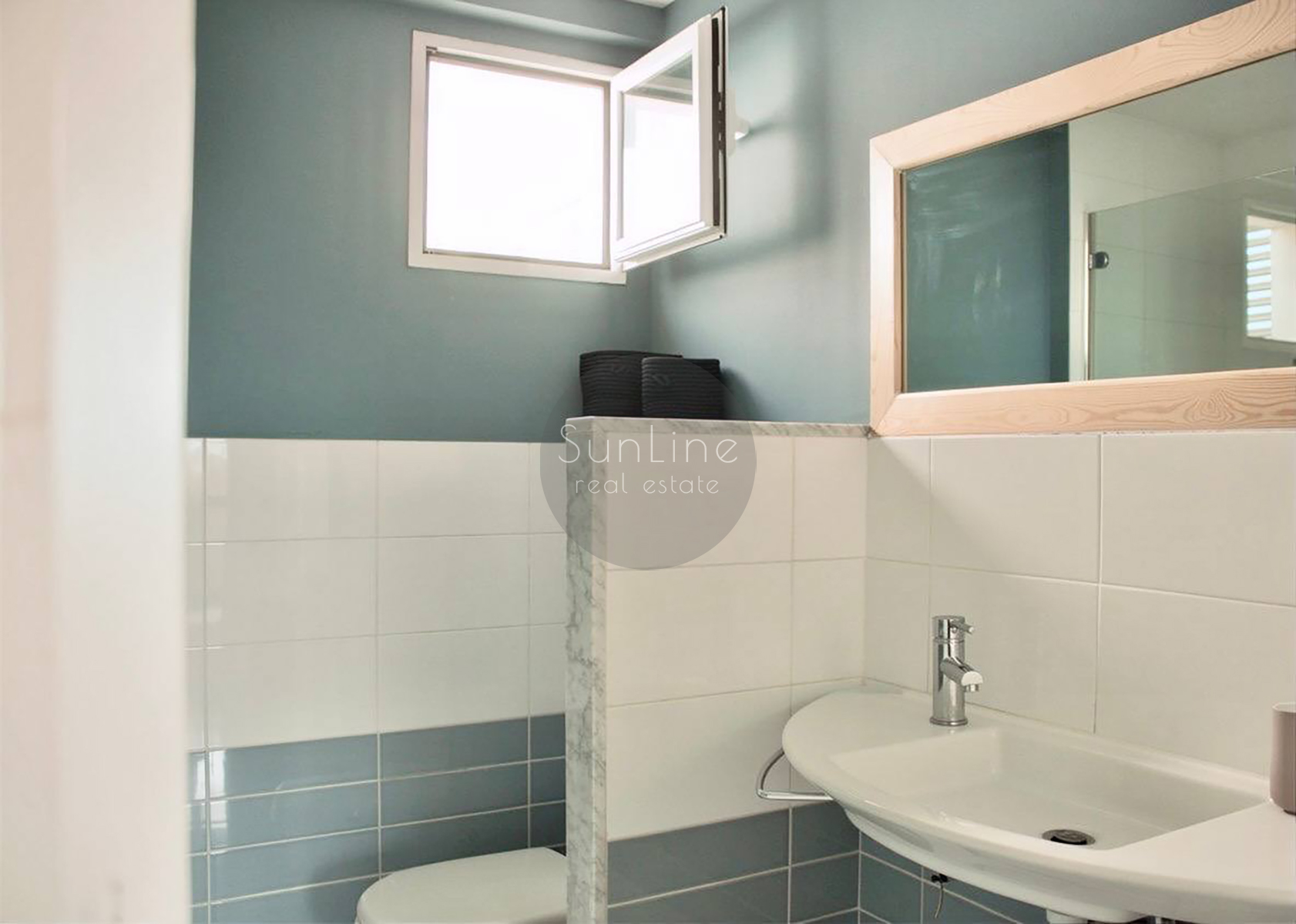 Apartment for rent on the 14th floor with a terrace and panoramic view of Valencia