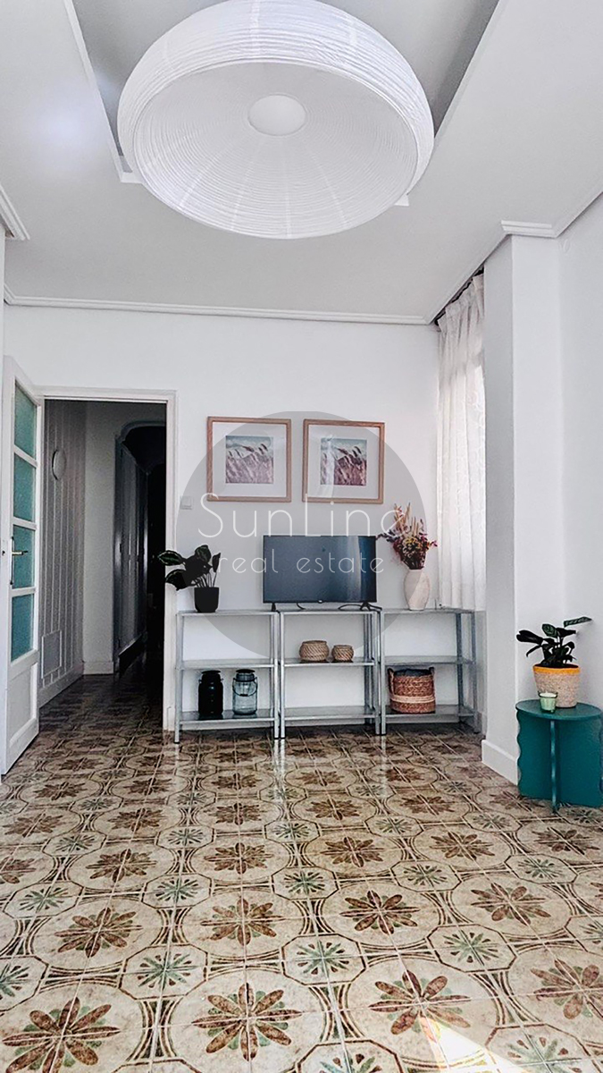 Renting a cozy three-bedroom apartment 5 minutes from Turia Park