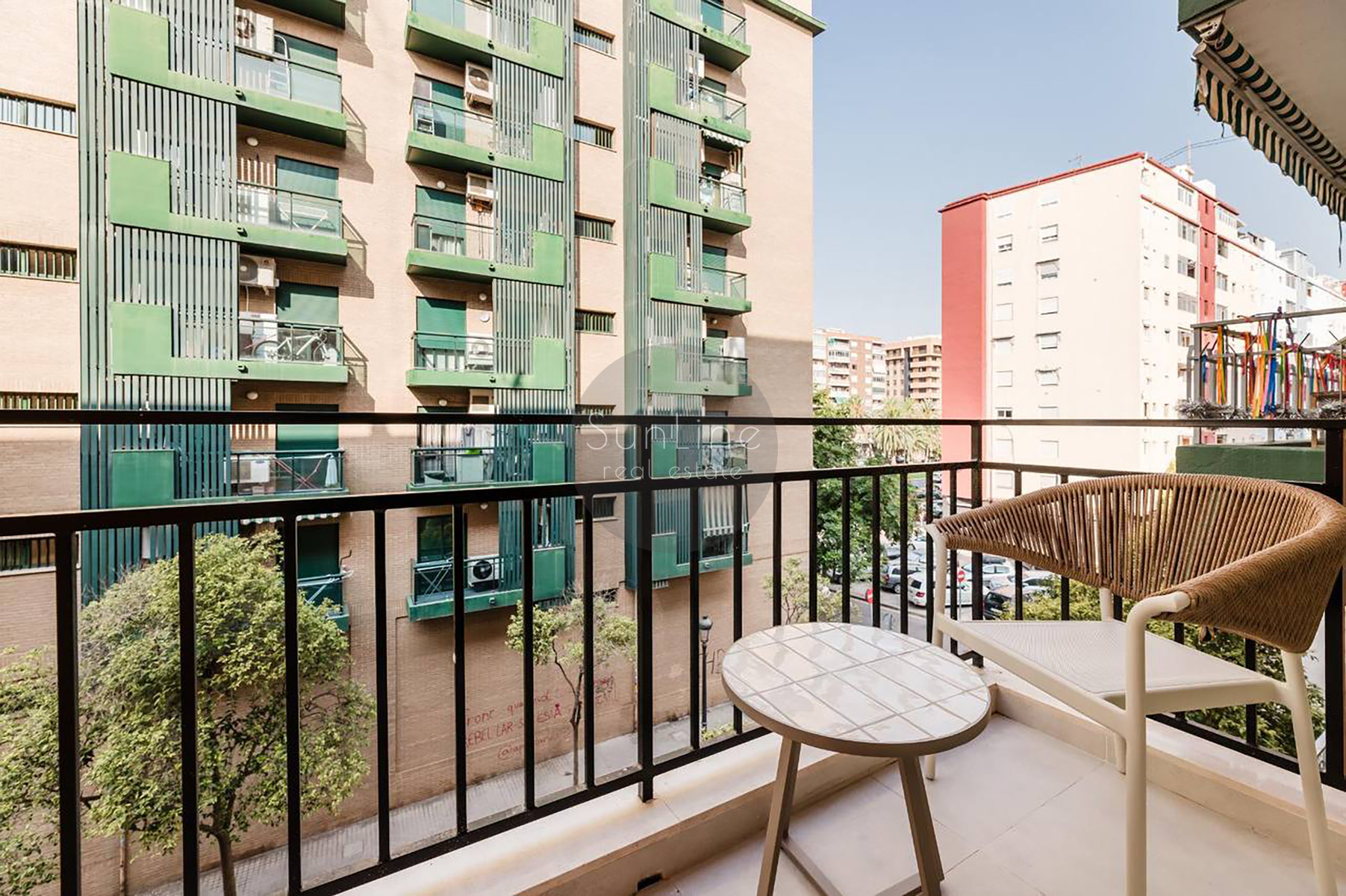 Sale of a 3-bedroom apartment with new renovation near Russafa