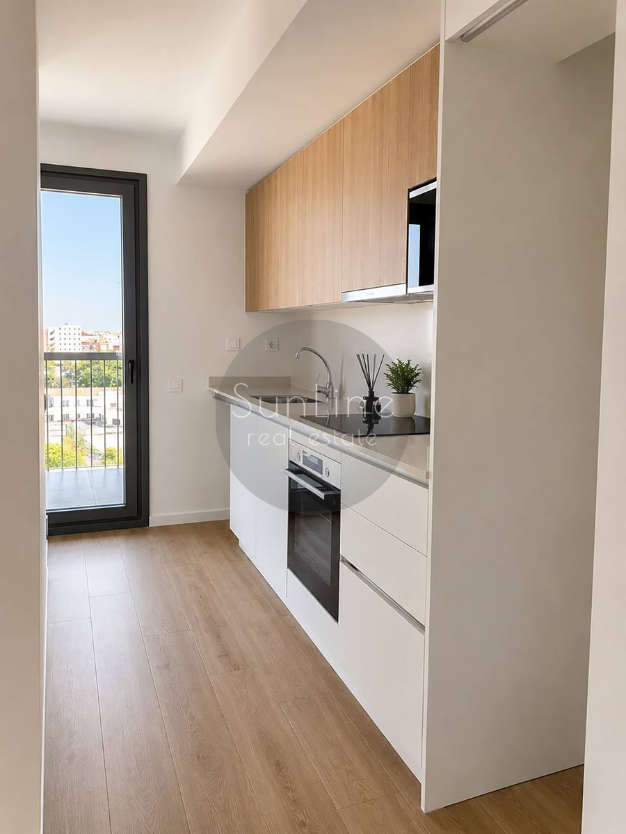 Renting a penthouse with two private terraces, garage and pool in Safranar