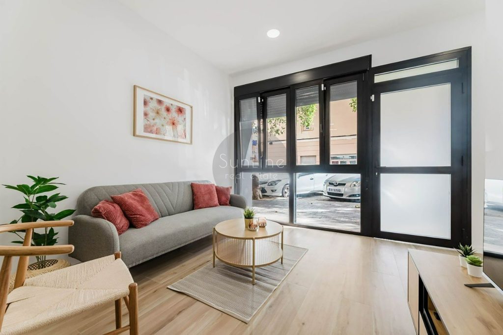Rent of a bright furnished two-bedroom apartment after renovation