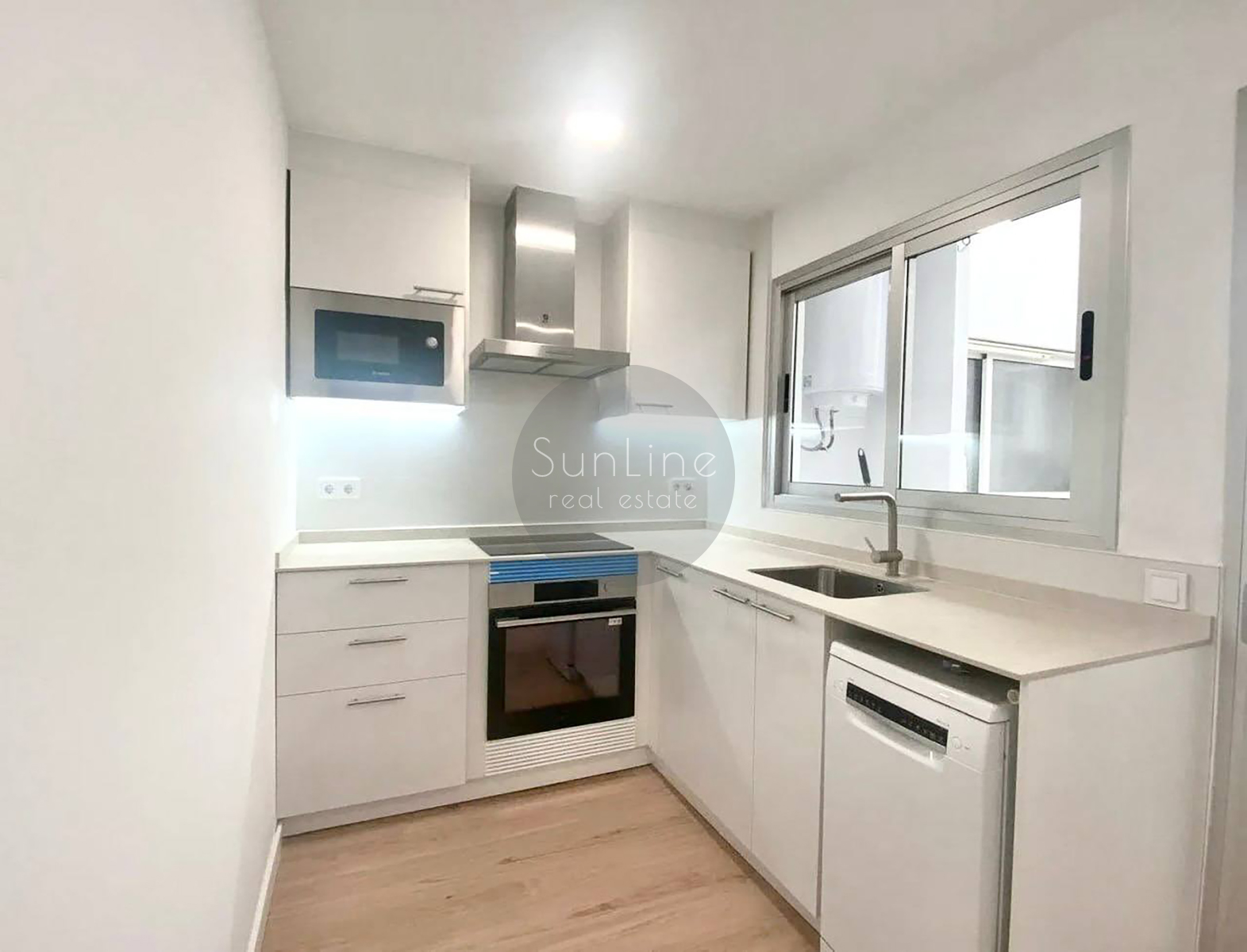 Renting a furnished apartment tailored to your taste with a balcony in a prestigious district