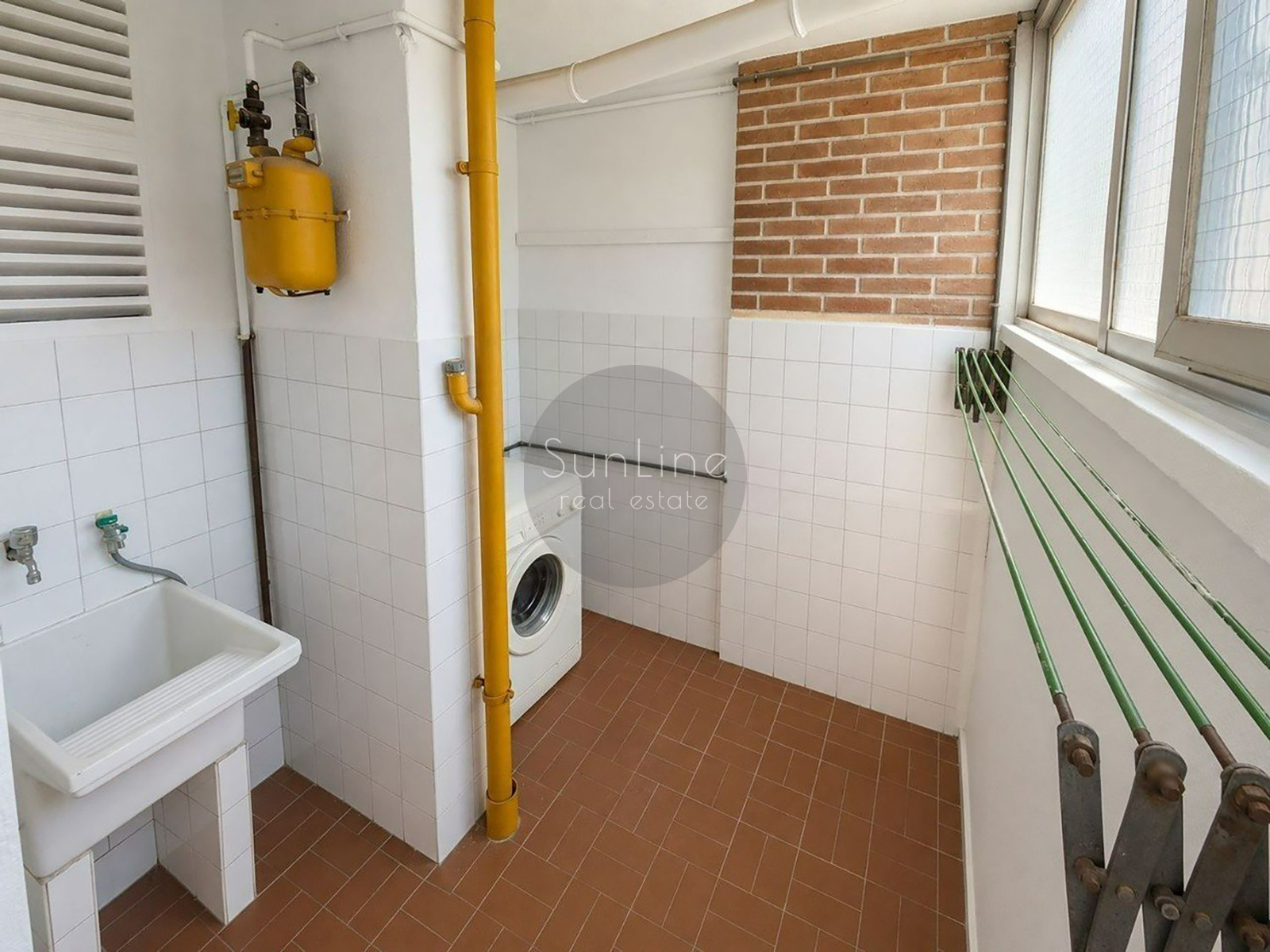Rent of a bright apartment with four bedrooms, a garage, and a storage room
