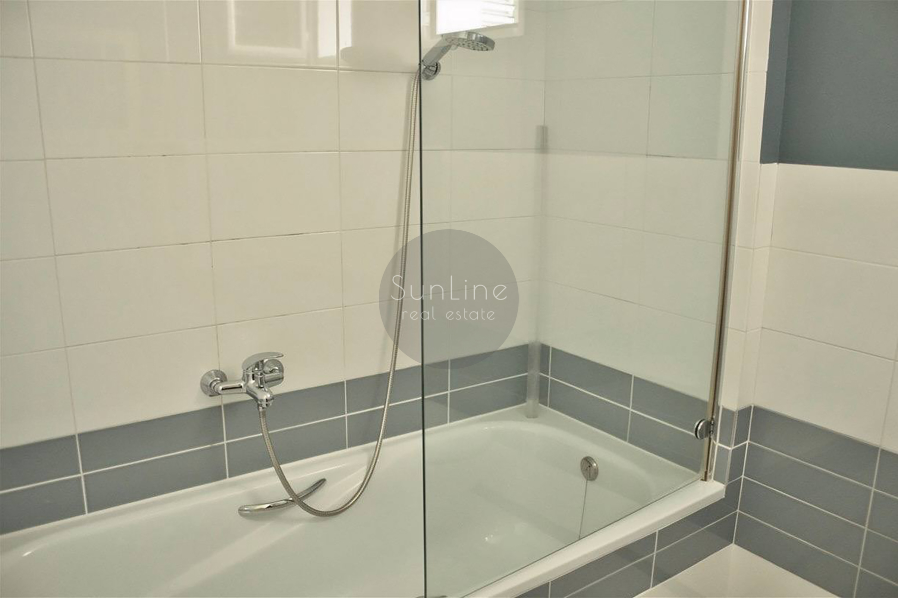 Apartment for rent on the 14th floor with a terrace and panoramic view of Valencia