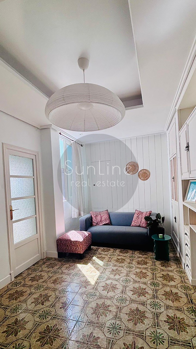Renting a cozy three-bedroom apartment 5 minutes from Turia Park