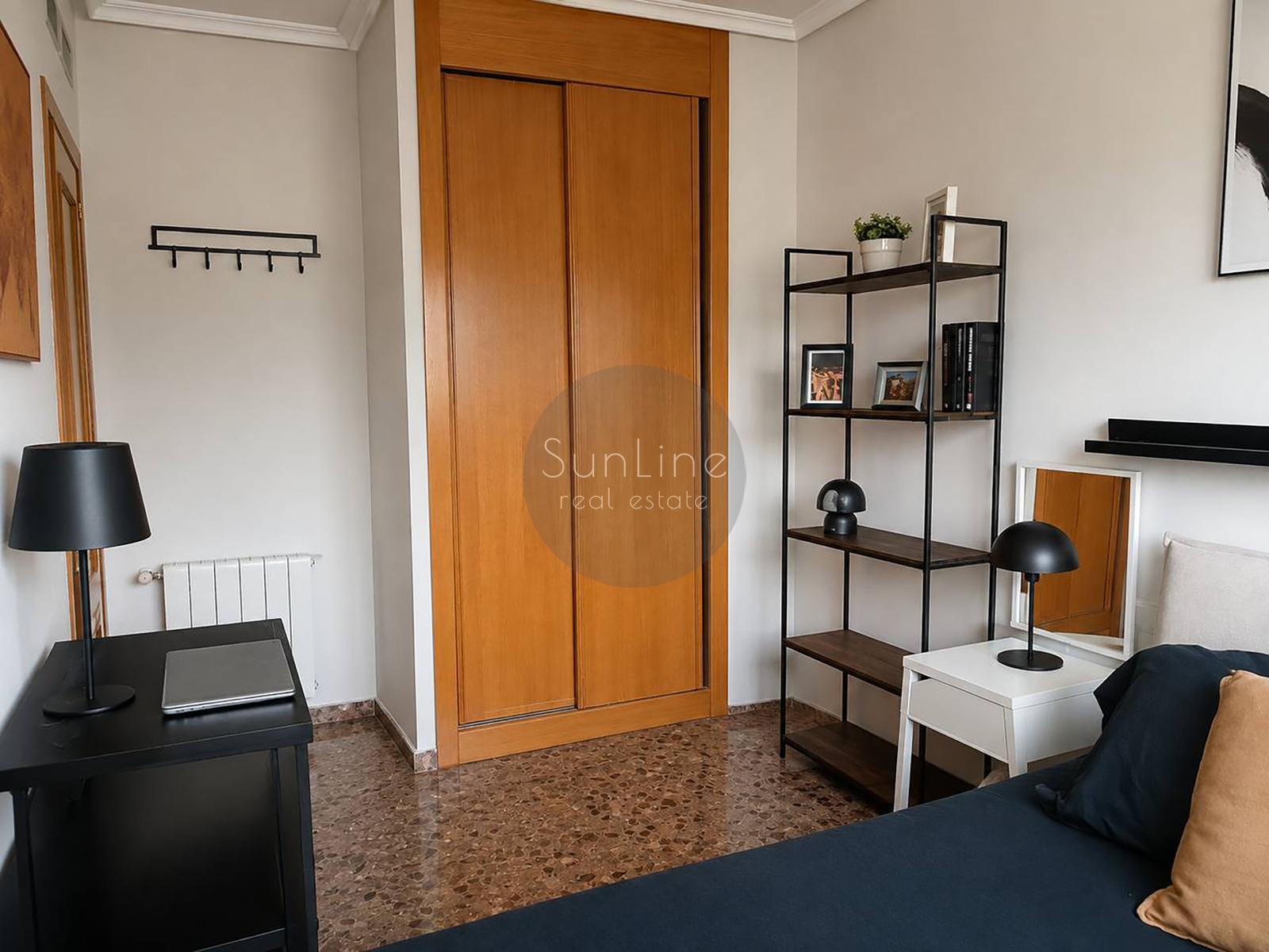 Apartment for sale with good renovation, three bedrooms and a terrace in a complex with a pool in Nou Campanar
