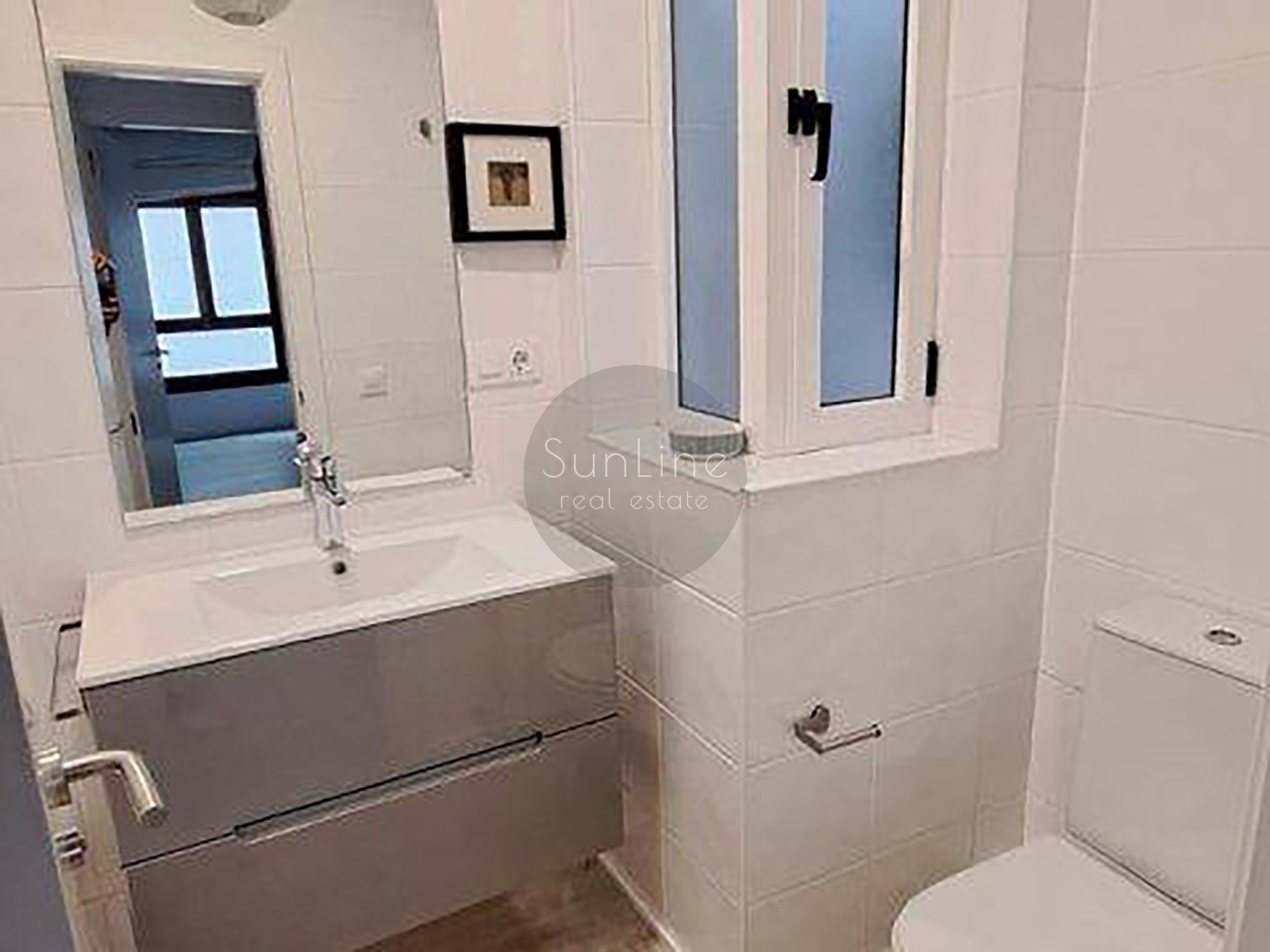Apartment for rent with new renovation and modern furniture near Valencia's main attractions