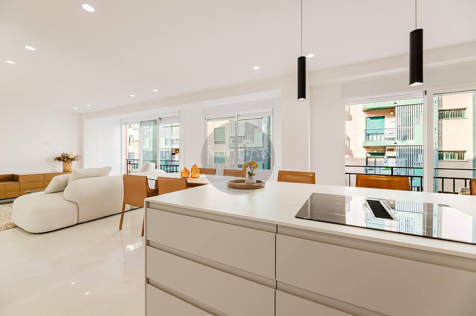 Sale of a 3-bedroom apartment with new renovation near Russafa