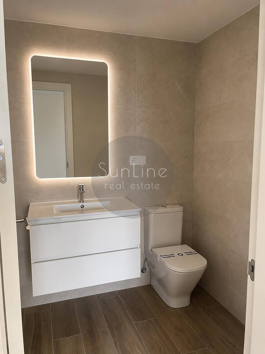 Renting a penthouse with two private terraces, garage and pool in Safranar