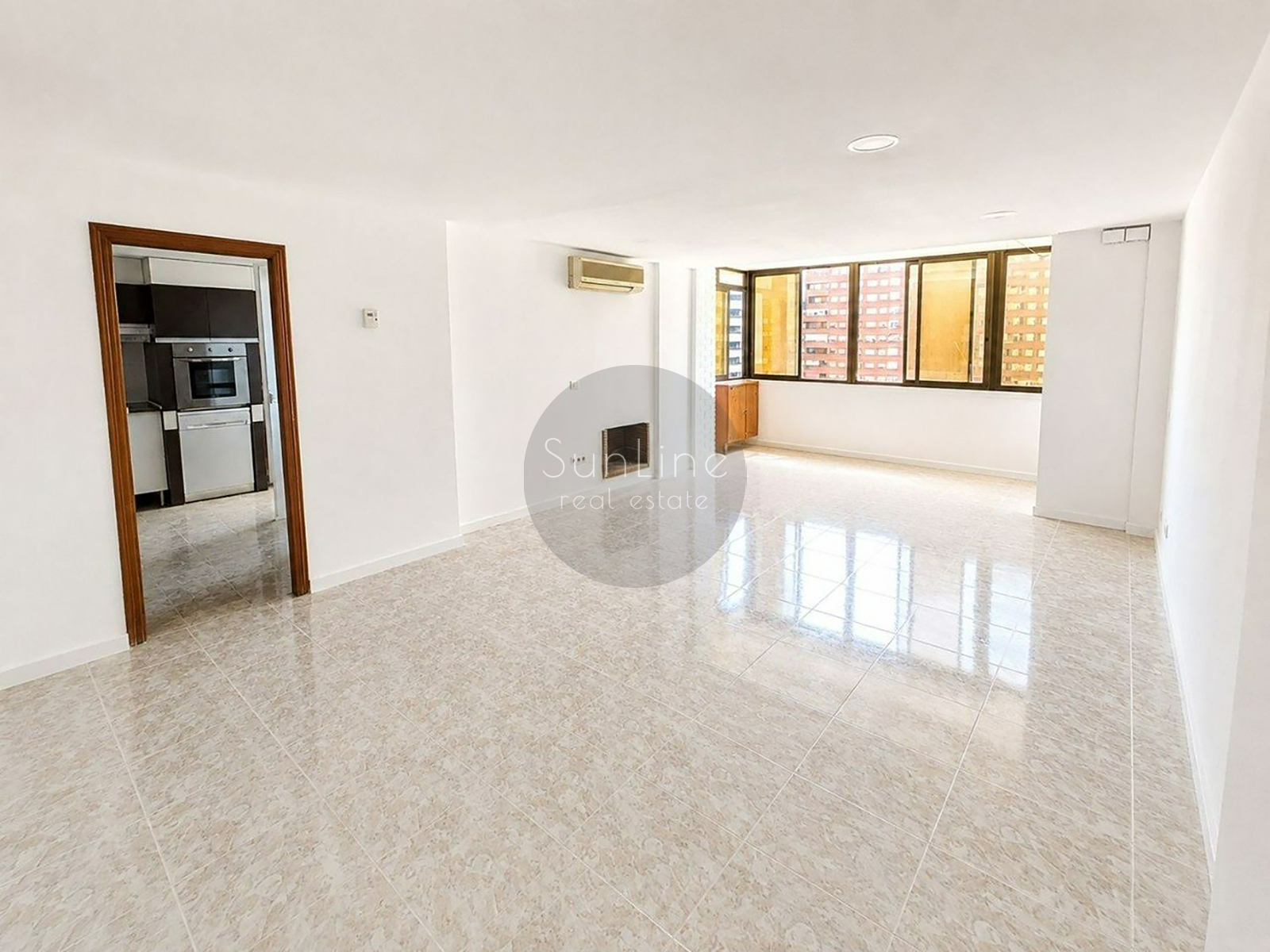 Rent of a bright apartment with four bedrooms, a garage, and a storage room