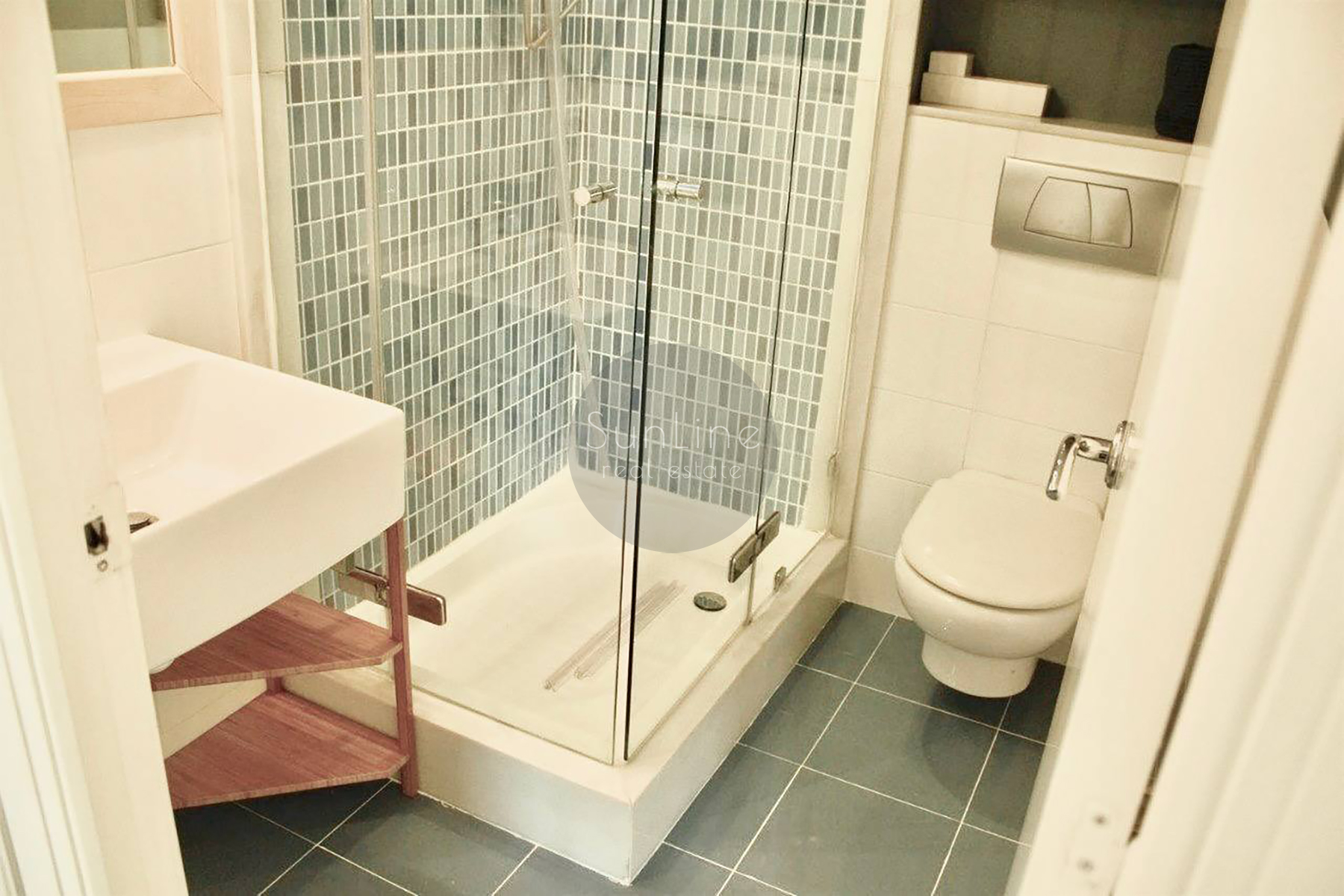 Apartment for rent on the 14th floor with a terrace and panoramic view of Valencia