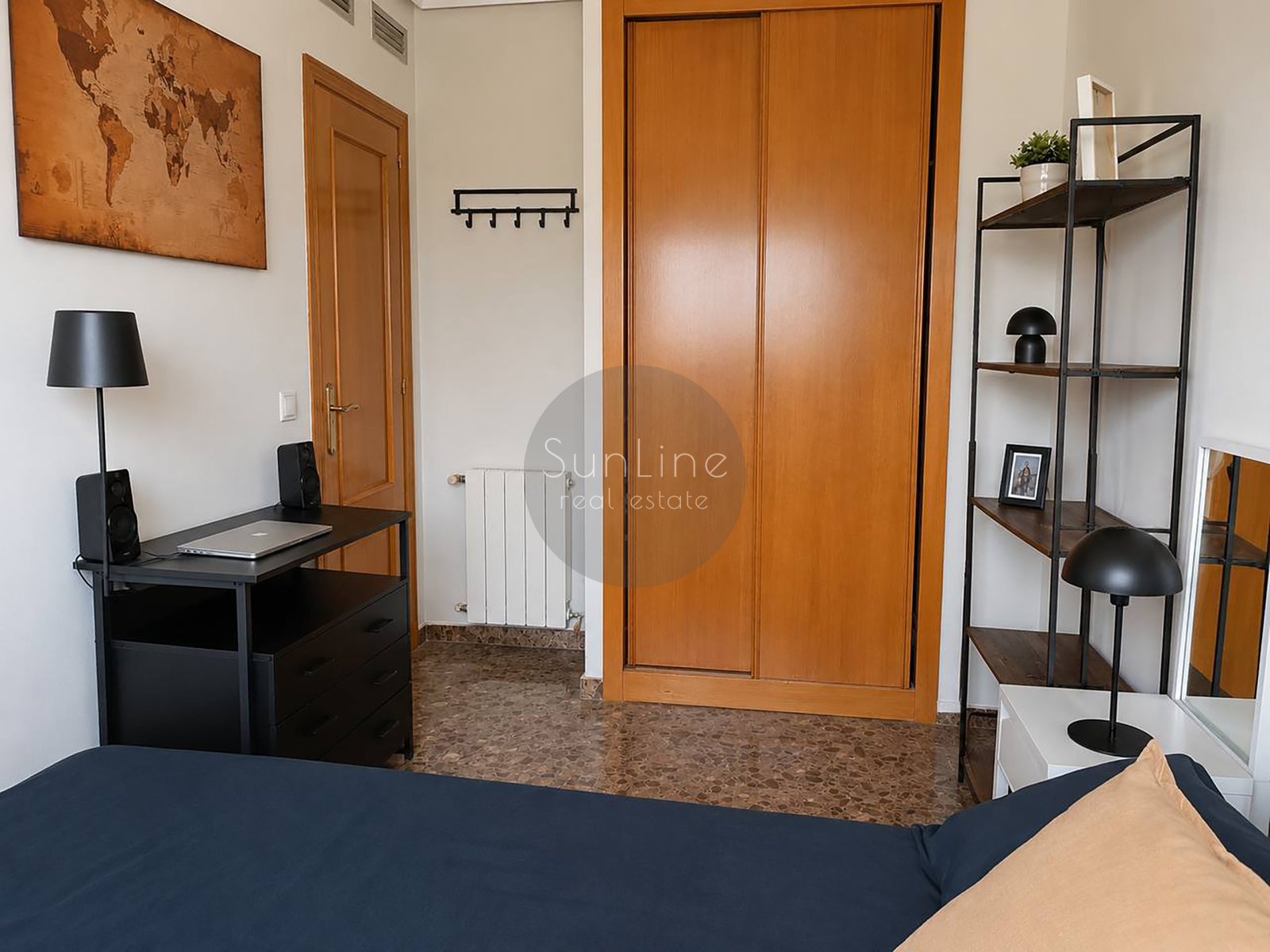 Apartment for sale with good renovation, three bedrooms and a terrace in a complex with a pool in Nou Campanar